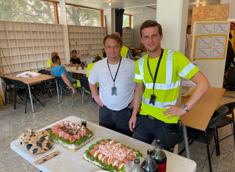 Vadsmo Konsult med kund på entrepenadbesiktning